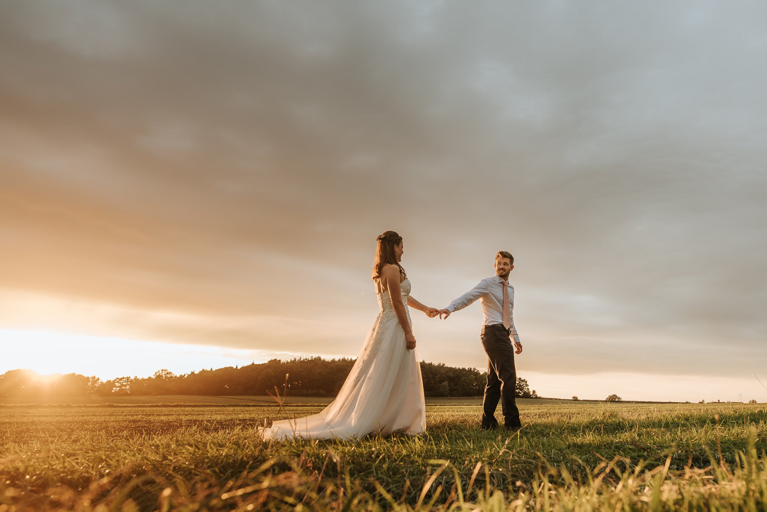 swallows nest barn wedding