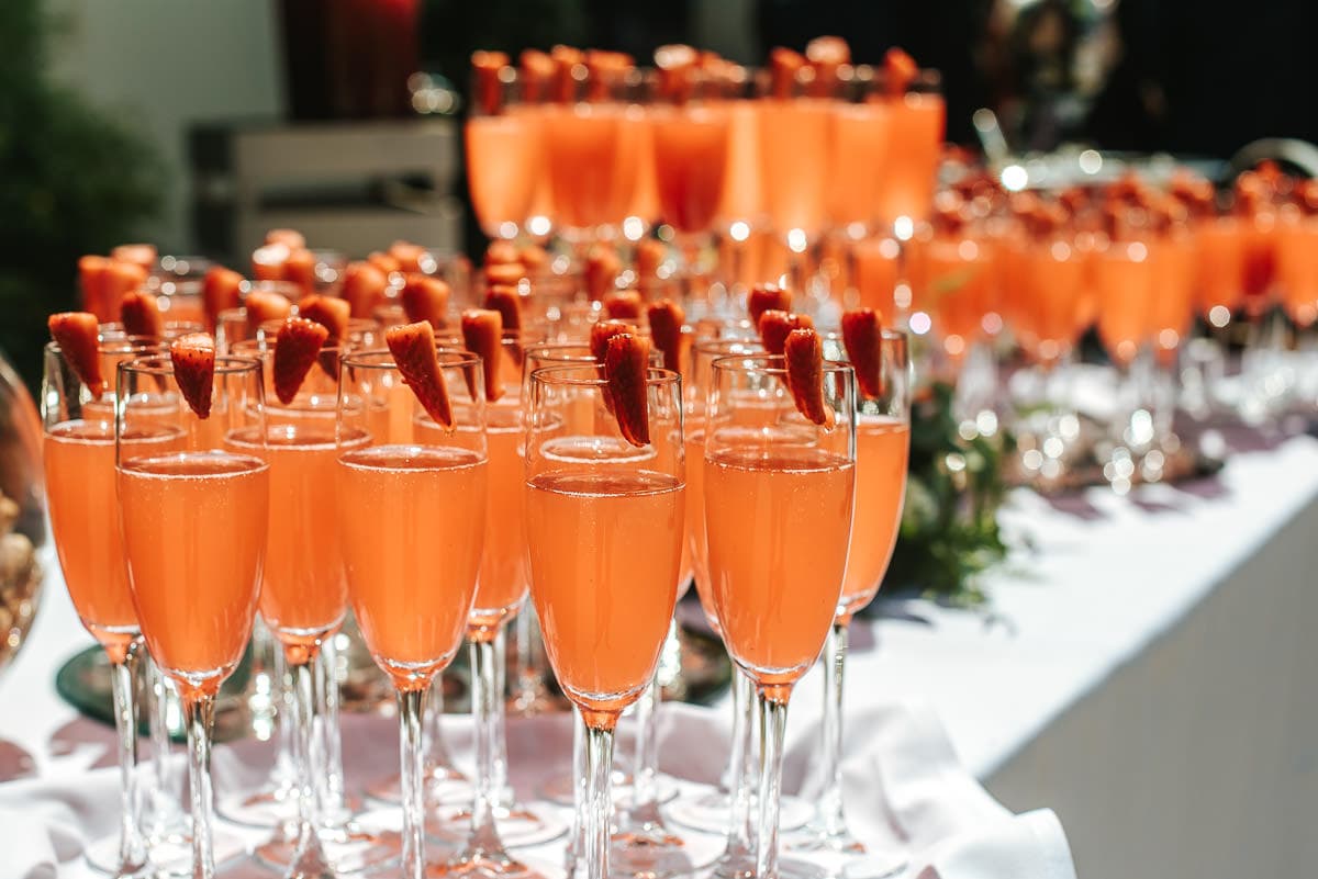 drinls reception at morden hall wedding