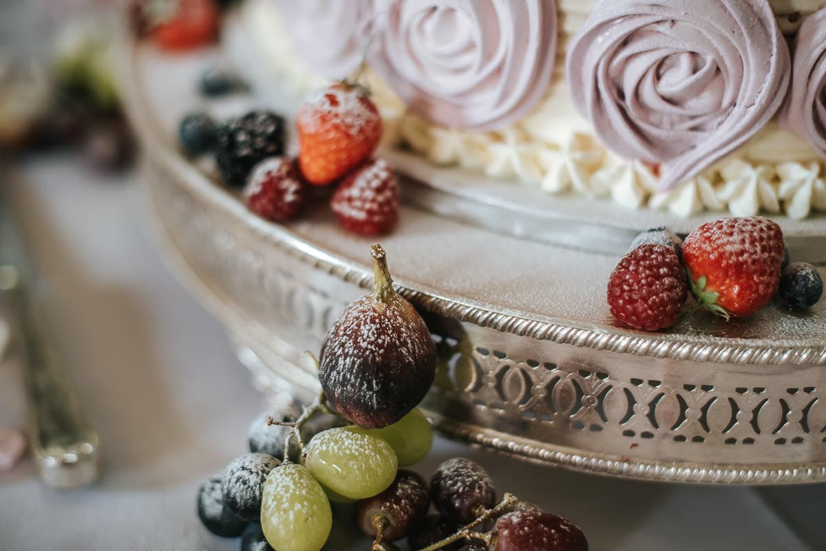 morden hall wedding cake