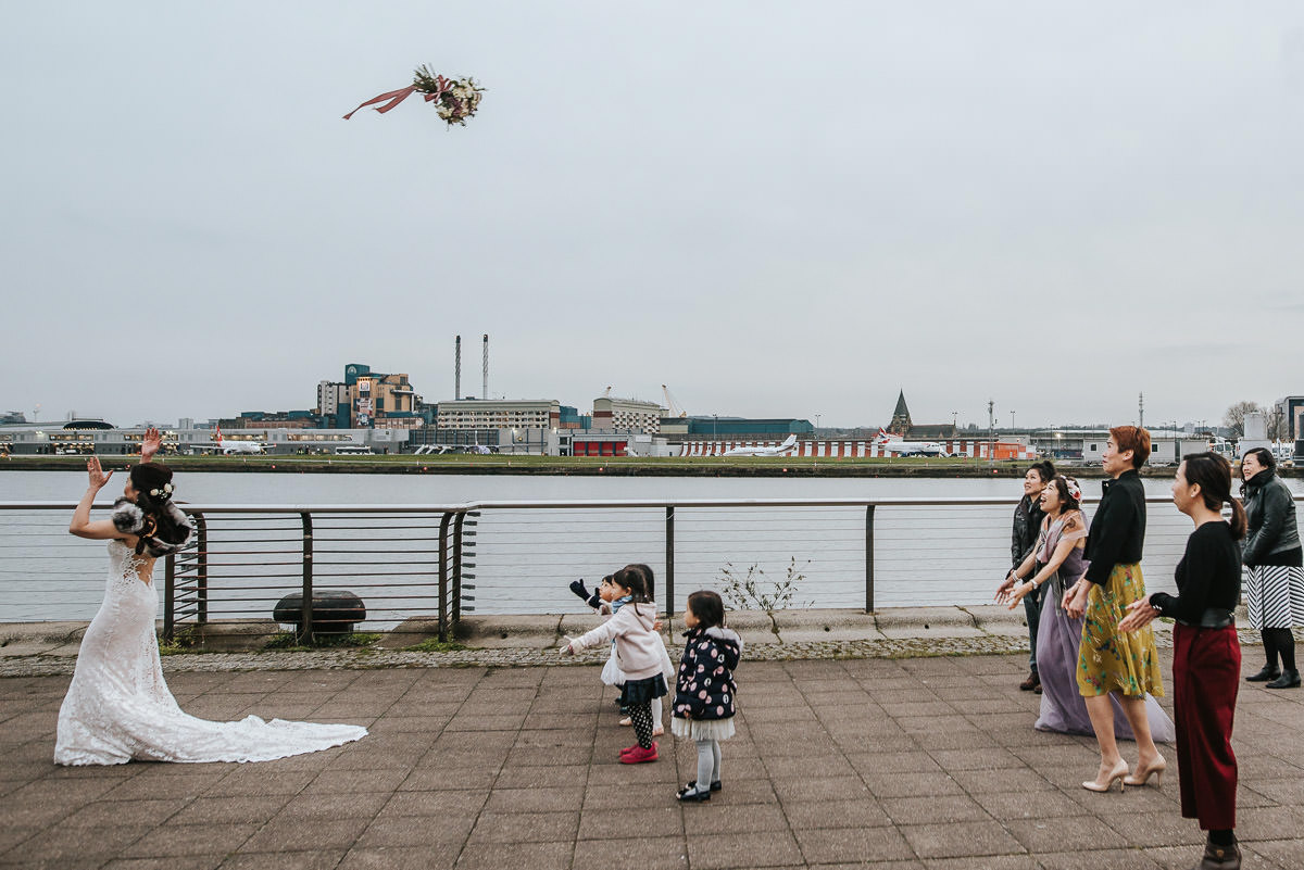 chinese wedding london yi-ban flower toss