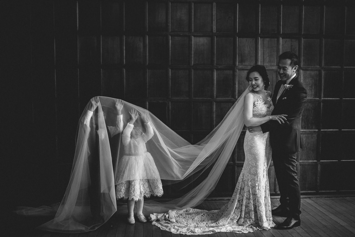 chinese wedding london hall place bexley bride and groom