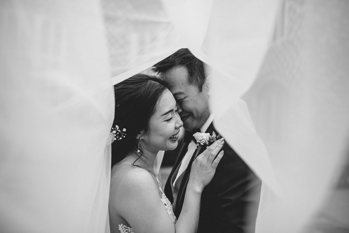 chinese wedding london hall place bexley bride and groom veil