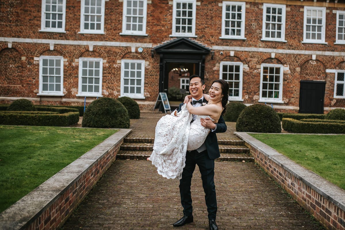 chinese wedding london hall place bexley bride and groom