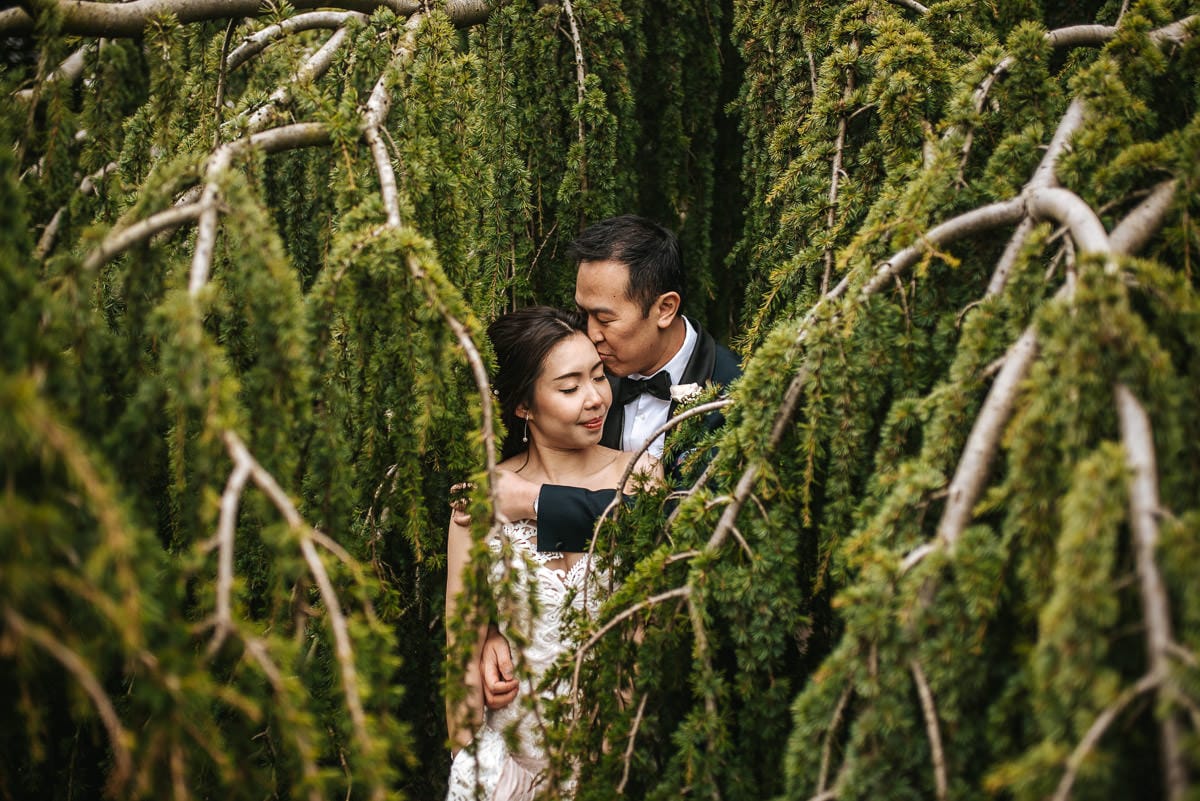chinese wedding london hall place bexley bride and groom in the bush