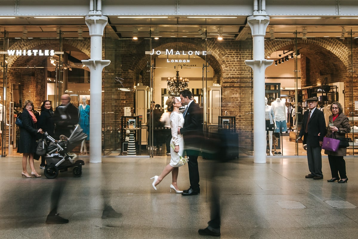 london engagement photo in kings cross station