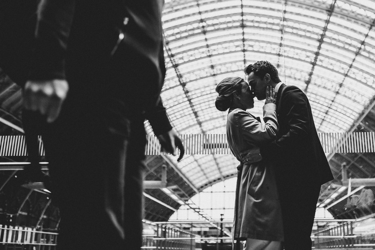 london engagement photography kings cross kissing at the station