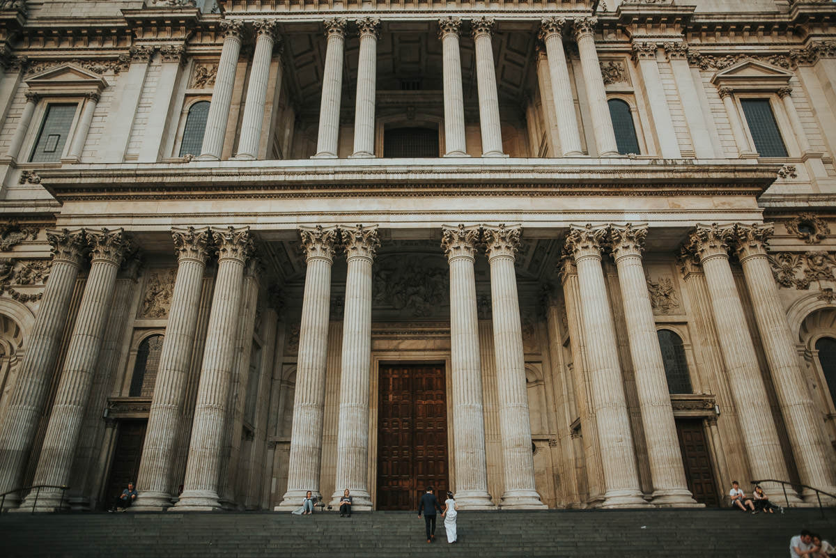 london engagement photography tower bridge and st paul's walking up the steps