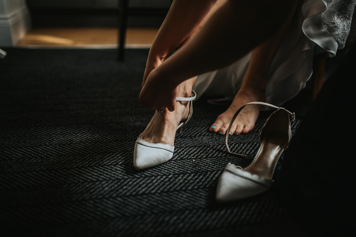 london wetland centre wedding getting ready putting shoes on