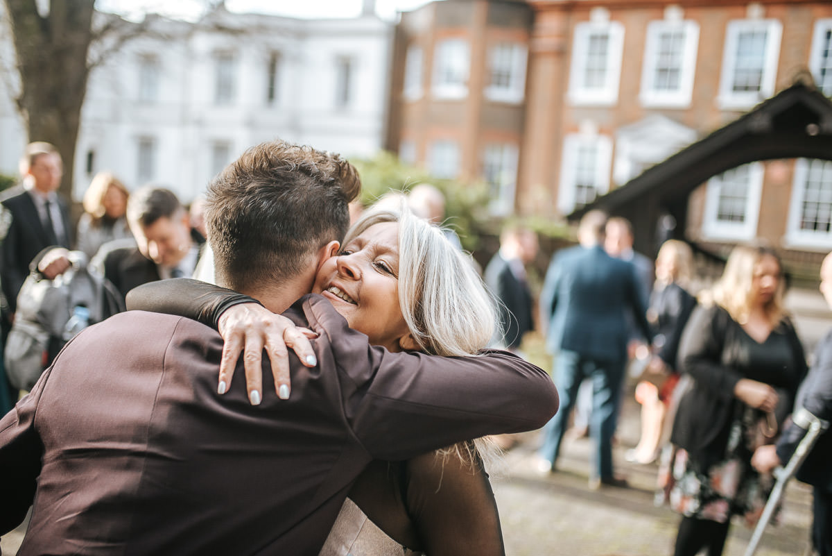 hertfordshire wedding photos ceremony hugs