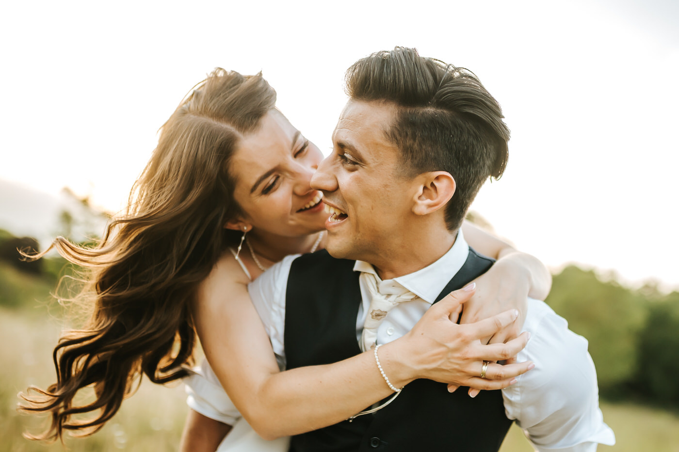 braxted park wedding bride kissing groom