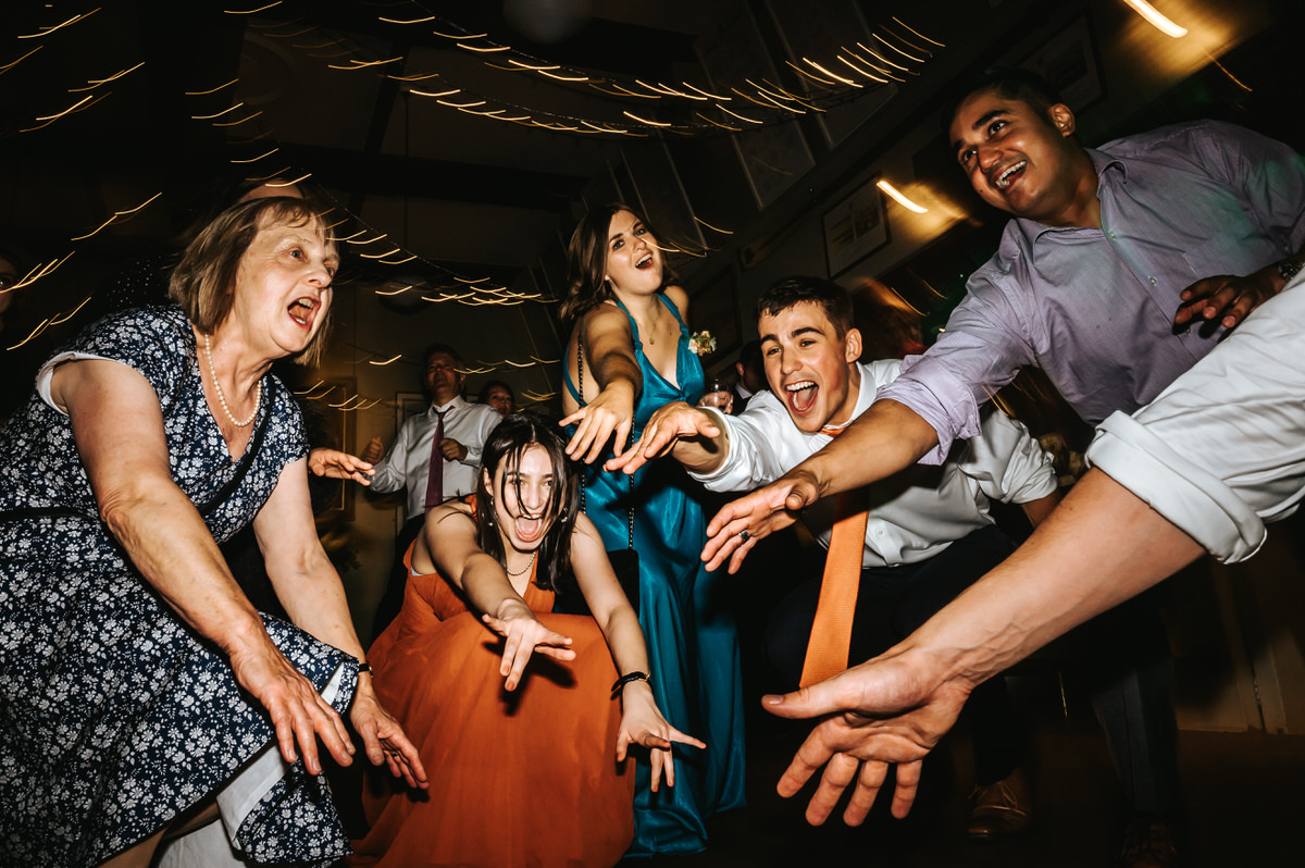 london rowing club wedding guests dancing